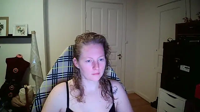 Girlnina-1995 online show from January 19, 6:39 am