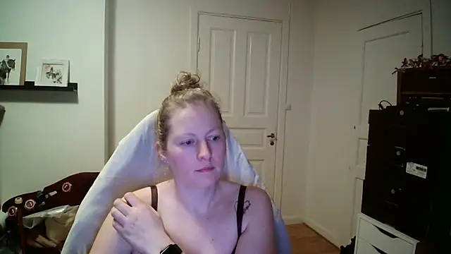 Girlnina-1995 online show from February 4, 8:03 pm