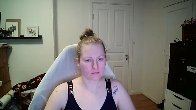 Girlnina-1995 online show from February 20, 9:43 am