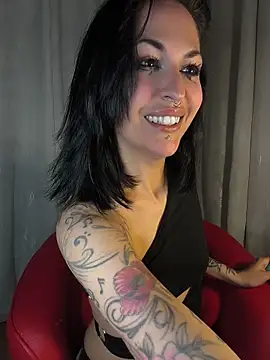 Snapshot of Masha_Real_84 chatting on May 6, 8:25 pm Masha Real 84 online show from May 6, 8:25 pm
