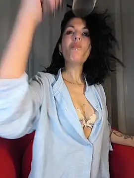 Snapshot of Masha_Real_84 chatting on May 11, 8:28 pm Masha Real 84 online show from May 11, 8:28 pm