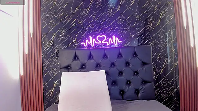 Snapshot of Tamara-evans chatting on November 19, 7:58 pm Tamara-evans online show from November 19, 7:58 pm