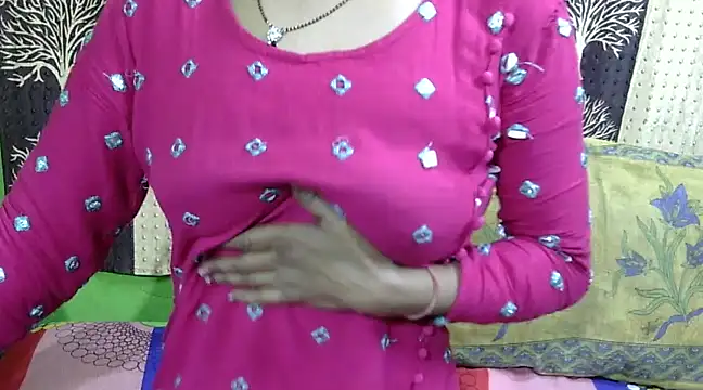 Snapshot of Indian_Horny_Wife chatting on January 17, 8:33 pm Indian Horny Wife online show from January 17, 8:33 pm