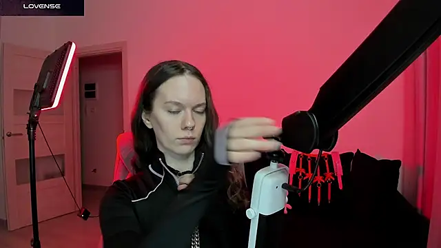 DivineBite online show from March 5, 5:31 pm