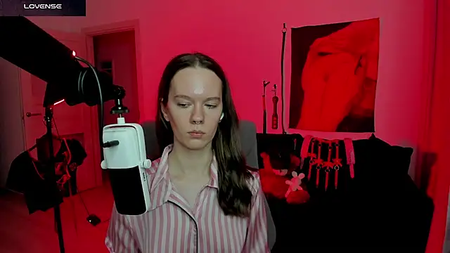 DivineBite online show from April 4, 5:32 pm