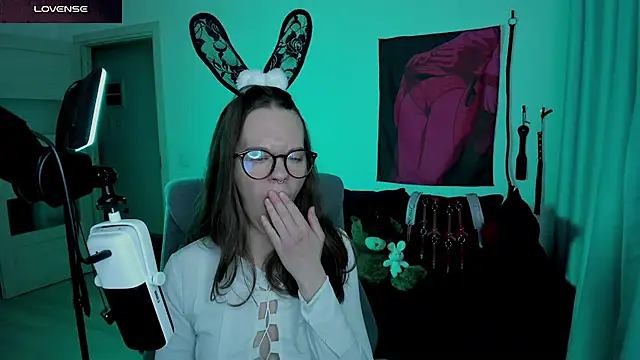 DivineBite online show from April 18, 7:58 pm