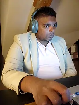 Snapshot of Bandusrilankasexymen chatting on April 6, 9:27 pm Bandusrilankasexymen online show from April 6, 9:27 pm