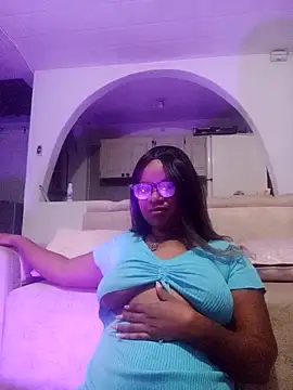 EmilyyRosee  online show from April 14, 7:25 am