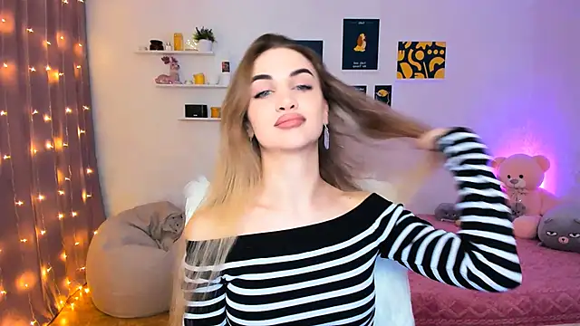 Snapshot of aPieceOfJoy chatting on December 16, 9:20 pm aPieceOfJoy online show from December 16, 9:20 pm