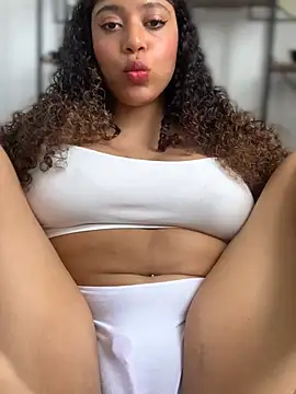Snapshot of LilyBrunette chatting on July 7, 7:29 pm LilyBrunette online show from July 7, 7:29 pm
