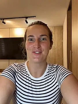 Snapshot of Thescorpionfr chatting on November 18, 6:23 pm Thescorpionfr online show from November 18, 6:23 pm