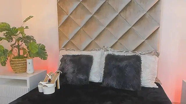 malaia hills online show from April 7, 6:52 pm