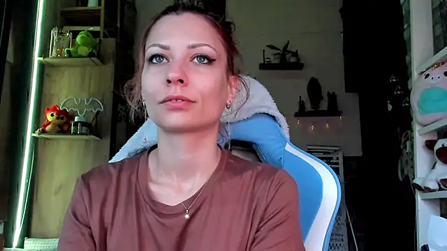 karo123421 online show from April 3, 4:10 am