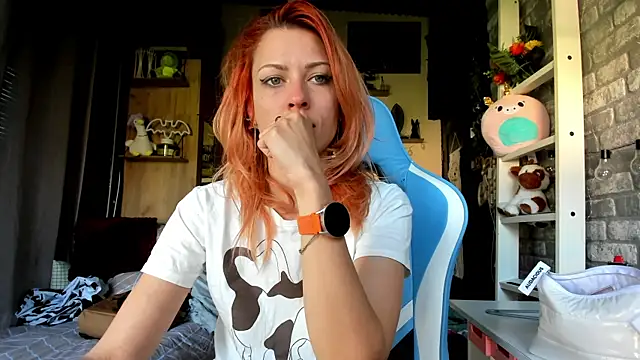 Snapshot of karo123421 chatting on April 27, 6:00 am karo123421 online show from April 27, 6:00 am