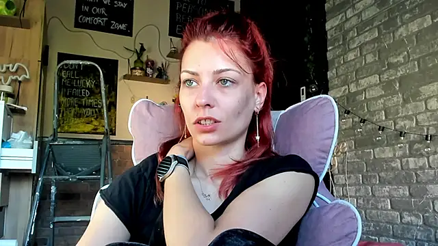 Snapshot of karo123421 chatting on May 18, 4:40 am karo123421 online show from May 18, 4:40 am