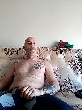 Snapshot of Ryeguy6969 chatting on December 9, 3:44 pm Ryeguy6969 online show from December 9, 3:44 pm