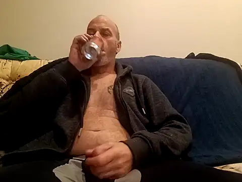 Snapshot of Ryeguy6969 chatting on January 4, 11:59 pm Ryeguy6969 online show from January 4, 11:59 pm