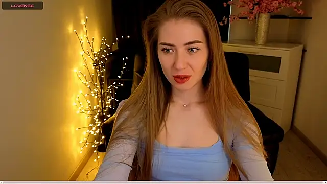 Snapshot of Adelyna_Bird chatting on April 26, 7:06 am Adelyna Bird online show from April 26, 7:06 am