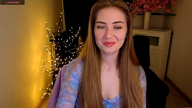 Snapshot of Adelyna_Bird chatting on May 10, 6:40 am Adelyna Bird online show from May 10, 6:40 am