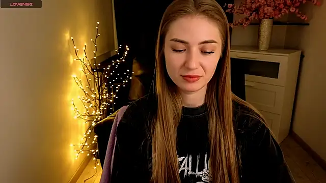 Snapshot of Adelyna_Bird chatting on May 11, 7:03 am Adelyna Bird online show from May 11, 7:03 am