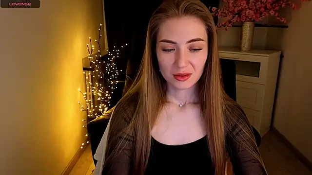 Snapshot of Adelyna_Bird chatting on May 17, 6:44 am Adelyna Bird online show from May 17, 6:44 am