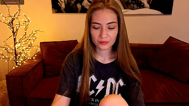 Snapshot of Adelyna_Bird chatting on July 9, 6:39 am Adelyna Bird online show from July 9, 6:39 am