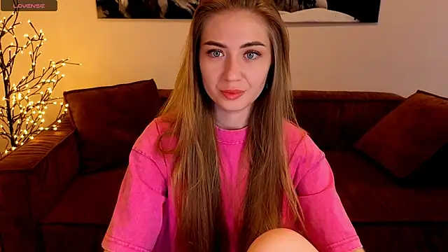 Snapshot of Adelyna_Bird chatting on July 12, 6:59 am Adelyna Bird online show from July 12, 6:59 am