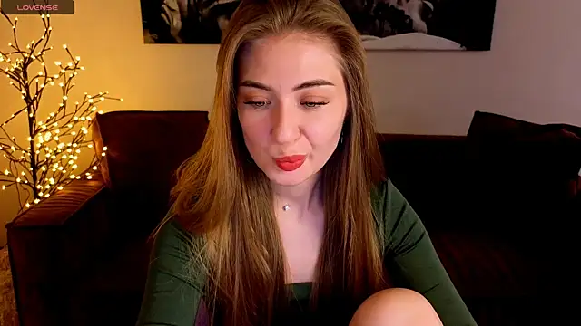 Snapshot of Adelyna_Bird chatting on July 17, 7:15 am Adelyna Bird online show from July 17, 7:15 am