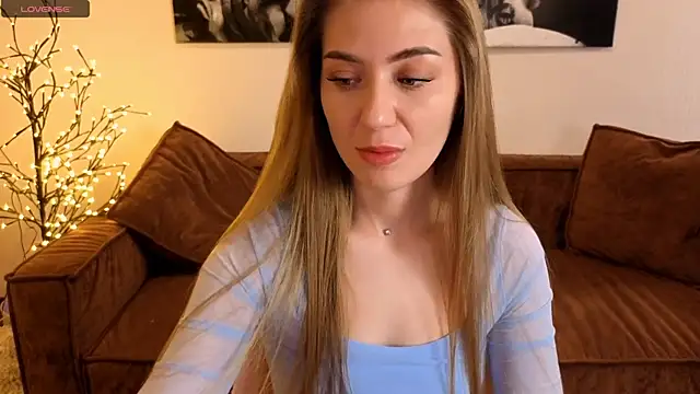 Snapshot of Adelyna_Bird chatting on July 26, 7:04 am Adelyna Bird online show from July 26, 7:04 am