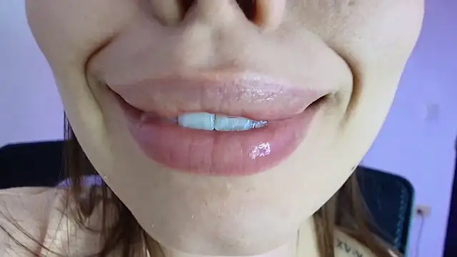 lisbet21x online show from December 15, 9:30 pm