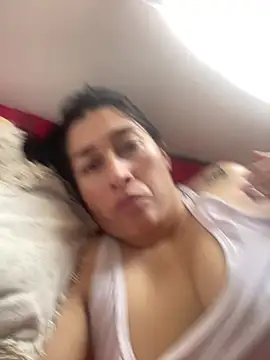 Snapshot of andreaisis2 chatting on January 26, 5:13 pm andreaisis2 online show from January 26, 5:13 pm