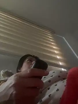 Snapshot of andreaisis2 chatting on February 5, 6:26 pm andreaisis2 online show from February 5, 6:26 pm