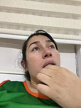 Snapshot of andreaisis2 chatting on February 6, 3:48 am andreaisis2 online show from February 6, 3:48 am