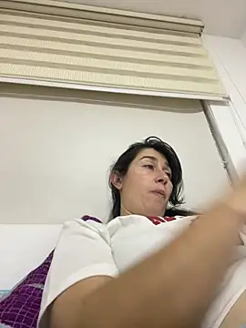 Snapshot of andreaisis2 chatting on February 20, 2:18 am andreaisis2 online show from February 20, 2:18 am