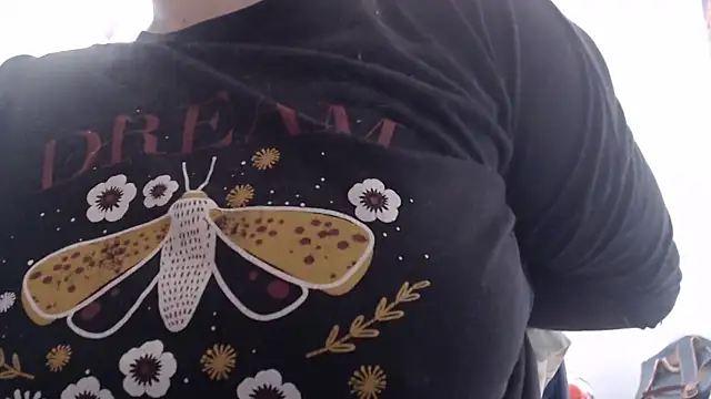 Snapshot of andreaisis2 chatting on October 28, 9:17 pm andreaisis2 online show from October 28, 9:17 pm