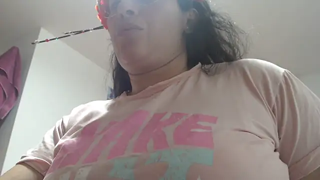 Snapshot of andreaisis2 chatting on October 31, 9:05 pm andreaisis2 online show from October 31, 9:05 pm