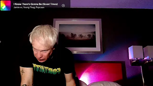 Snapshot of Snarfle82 chatting on December 22, 10:56 am Snarfle82 online show from December 22, 10:56 am