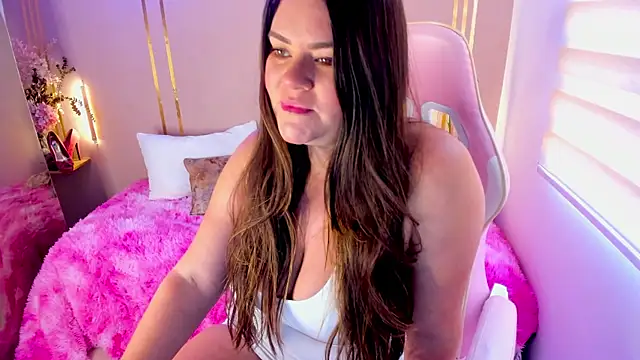 Snapshot of lena_paulxo chatting on June 19, 5:39 pm lena paulxo online show from June 19, 5:39 pm