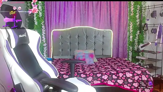 Snapshot of ariana-lopez chatting on June 4, 5:19 pm ariana-lopez online show from June 4, 5:19 pm