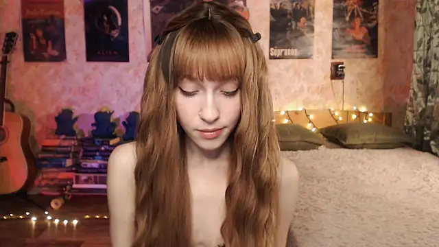 Snapshot of Friendly_Ellie chatting on December 3, 1:10 pm Friendly Ellie online show from December 3, 1:10 pm