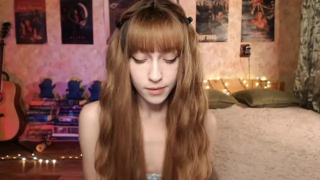 Snapshot of Friendly_Ellie chatting on December 6, 11:47 pm Friendly Ellie online show from December 6, 11:47 pm