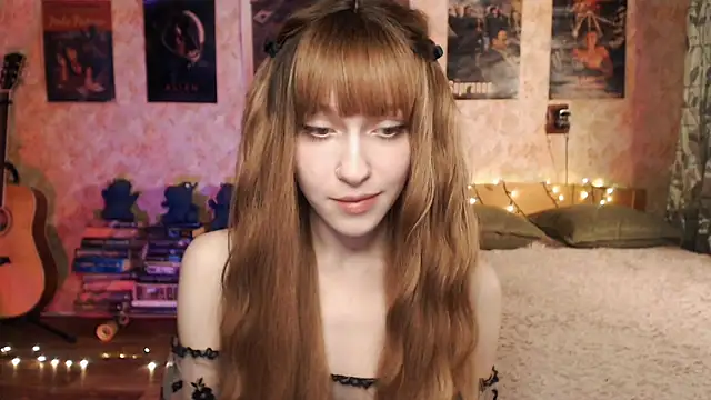 Snapshot of Friendly_Ellie chatting on December 15, 12:18 am Friendly Ellie online show from December 15, 12:18 am