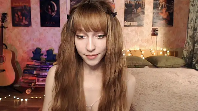 Snapshot of Friendly_Ellie chatting on December 21, 3:25 am Friendly Ellie online show from December 21, 3:25 am