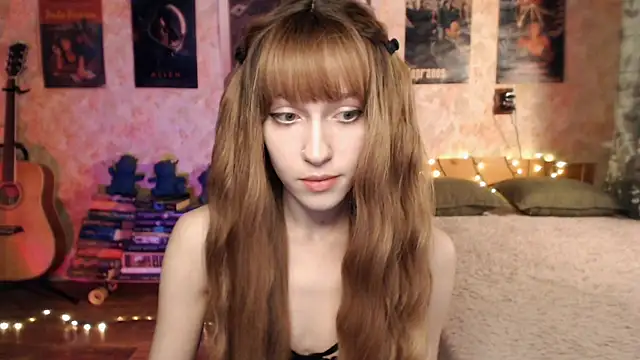 Snapshot of Friendly_Ellie chatting on December 28, 12:15 am Friendly Ellie online show from December 28, 12:15 am