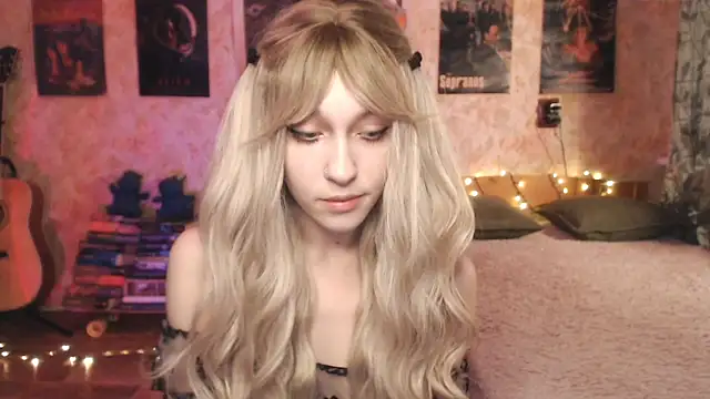 Snapshot of Friendly_Ellie chatting on January 11, 12:12 am Friendly Ellie online show from January 11, 12:12 am