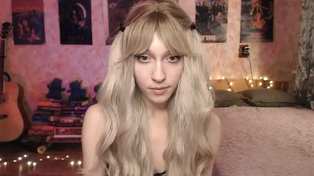 Snapshot of Friendly_Ellie chatting on January 15, 12:15 pm Friendly Ellie online show from January 15, 12:15 pm