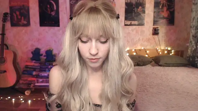 Snapshot of Friendly_Ellie chatting on January 16, 12:09 pm Friendly Ellie online show from January 16, 12:09 pm