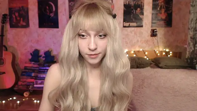 Snapshot of Friendly_Ellie chatting on January 20, 12:15 am Friendly Ellie online show from January 20, 12:15 am