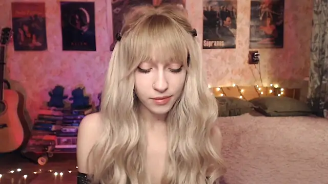 Snapshot of Friendly_Ellie chatting on January 20, 11:10 pm Friendly Ellie online show from January 20, 11:10 pm