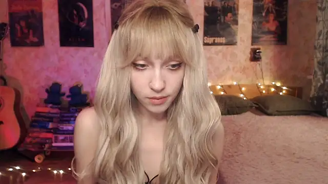 Snapshot of Friendly_Ellie chatting on January 23, 11:05 pm Friendly Ellie online show from January 23, 11:05 pm